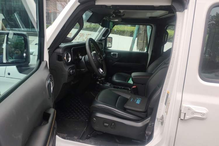 Used Jeep Wrangler 2024 2.0T Sahara Four-Door Edition Driver Seat