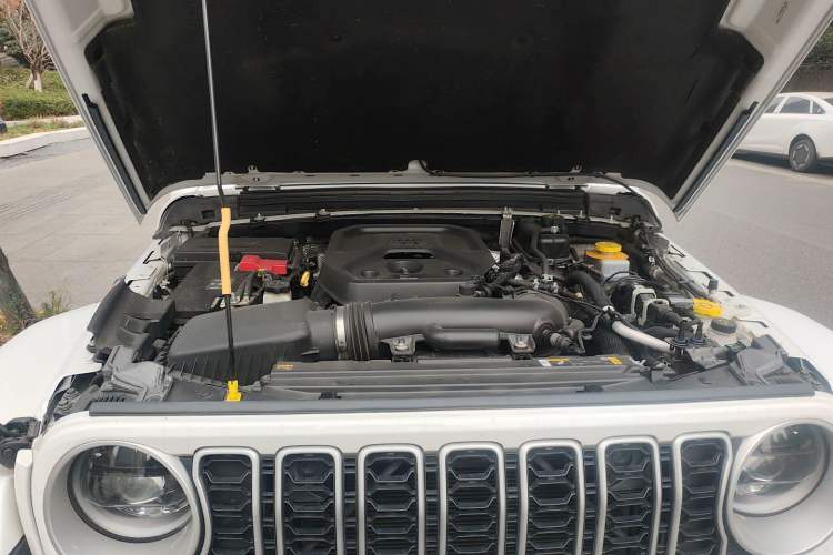 Used Jeep Wrangler 2024 2.0T Sahara Four-Door Edition Engine Bay