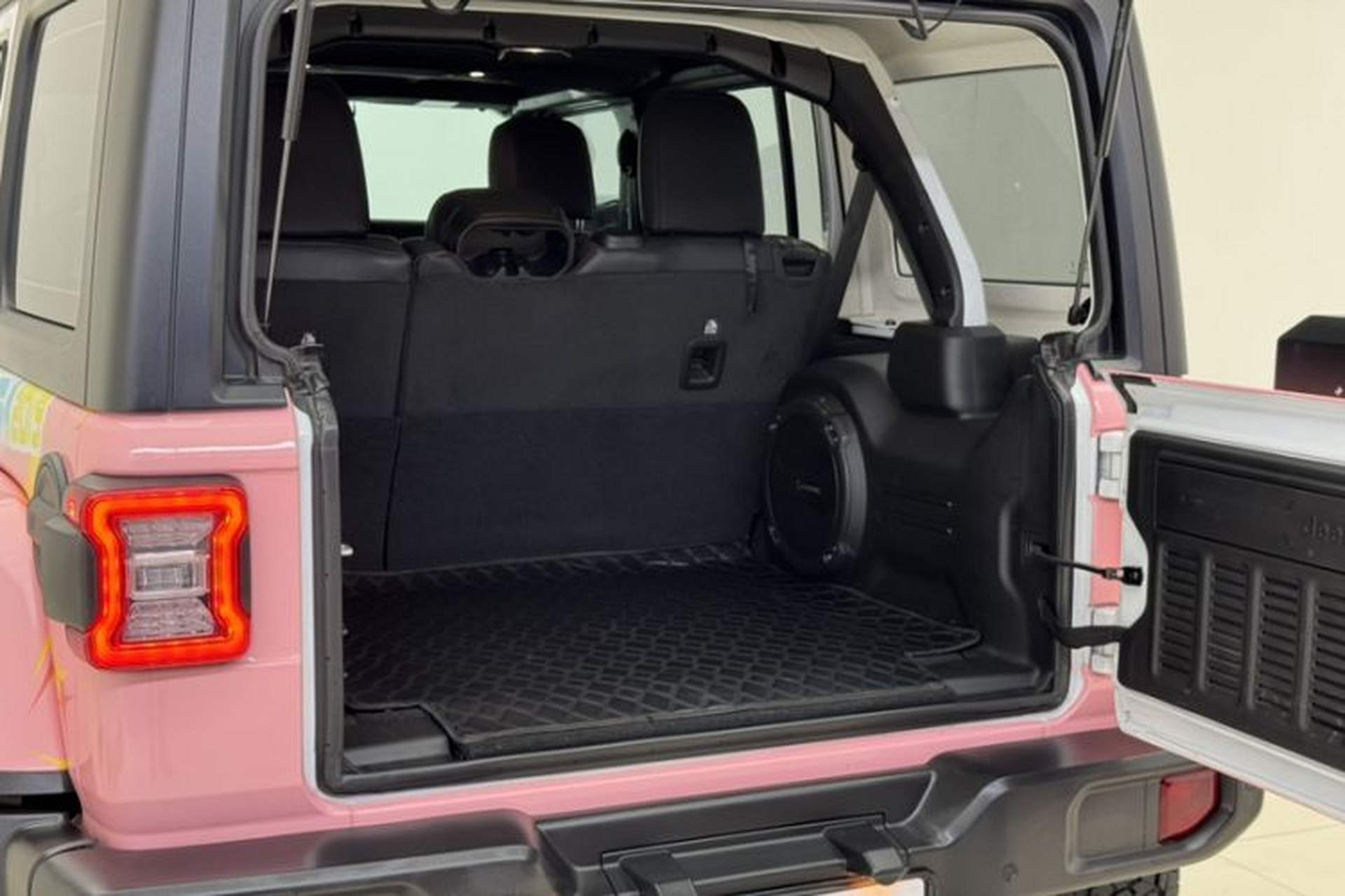 Used Jeep Wrangler 2024 2.0T Sahara Four-Door Edition Exterior 10