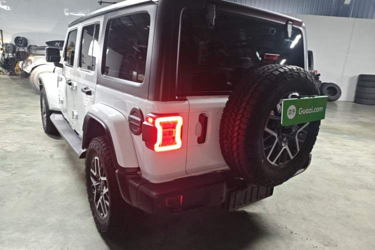 Used Jeep Wrangler 2024 2.0T Sahara Four-Door Edition Exterior 2
