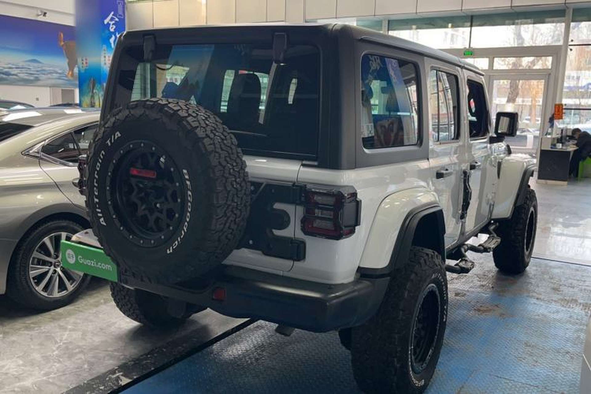 Used Jeep Wrangler 2024 2.0T Sahara Four-Door Edition Exterior 3