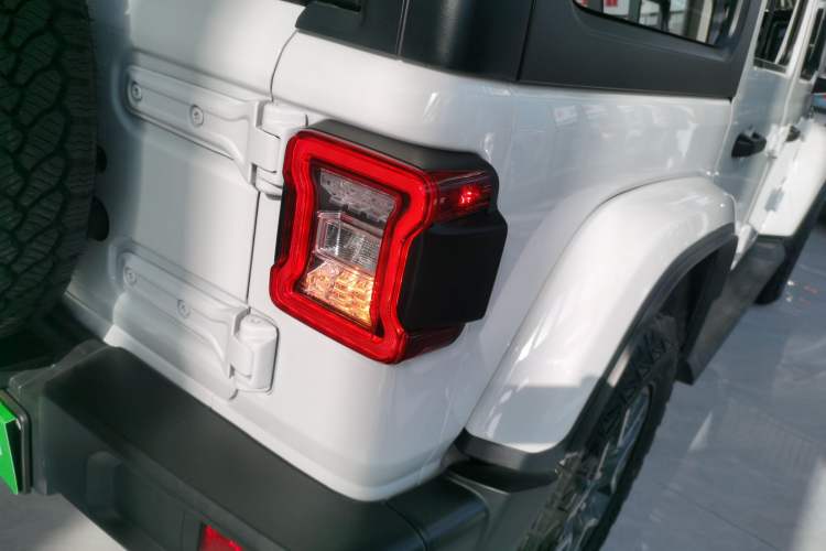 Used Jeep Wrangler 2024 2.0T Sahara Four-Door Edition Exterior 6