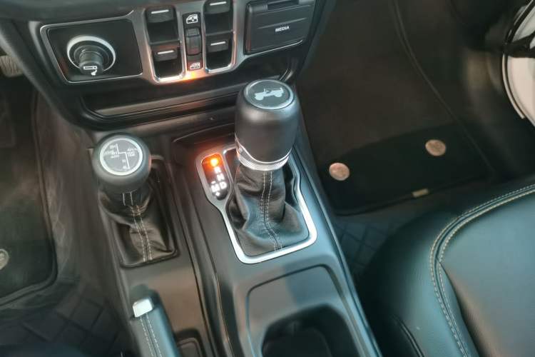 Used Jeep Wrangler 2024 2.0T Sahara Four-Door Edition Gear Lever
