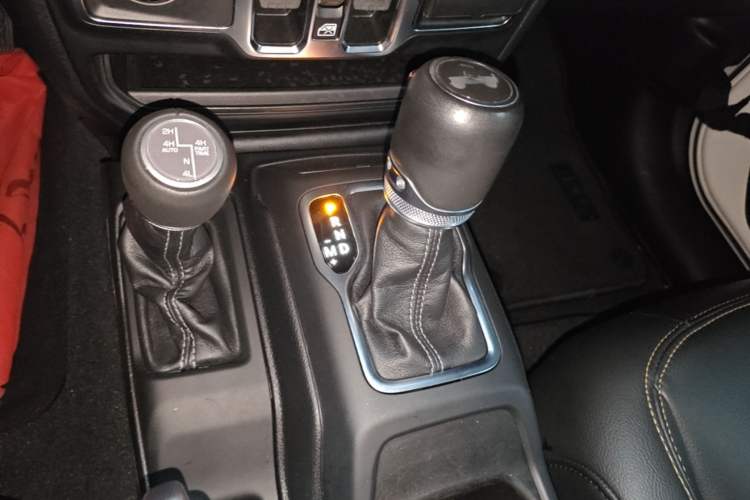 Used Jeep Wrangler 2024 2.0T Sahara Four-Door Edition Gear Lever