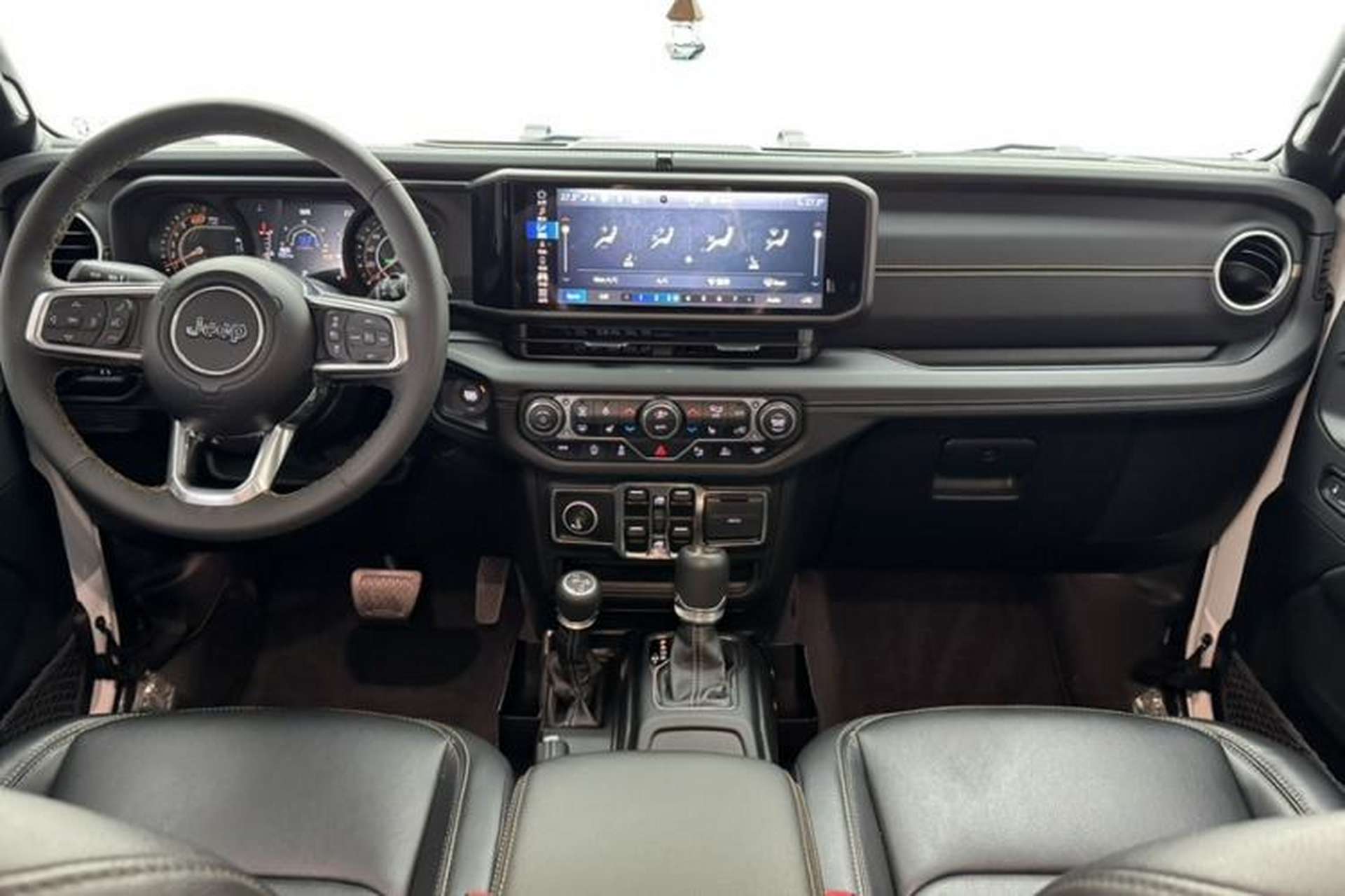 Used Jeep Wrangler 2024 2.0T Sahara Four-Door Edition Interior 11
