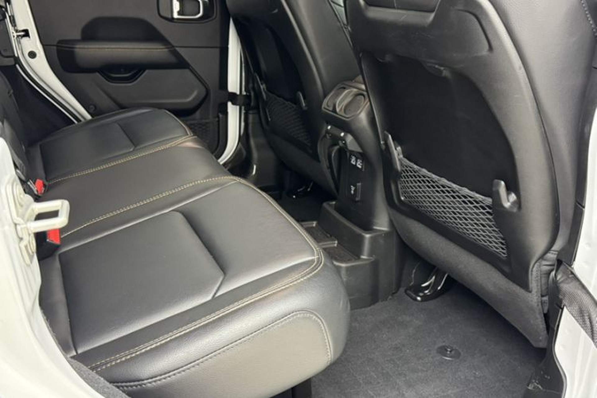 Used Jeep Wrangler 2024 2.0T Sahara Four-Door Edition Interior 12