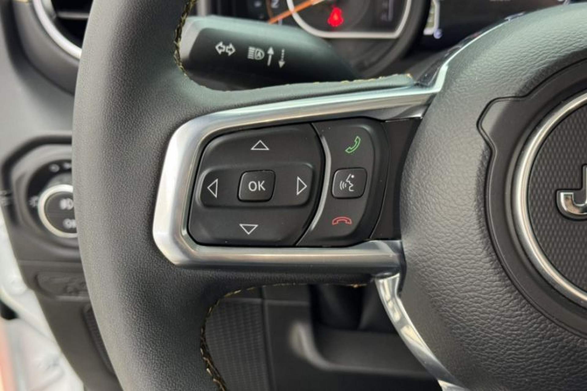 Used Jeep Wrangler 2024 2.0T Sahara Four-Door Edition Interior 13