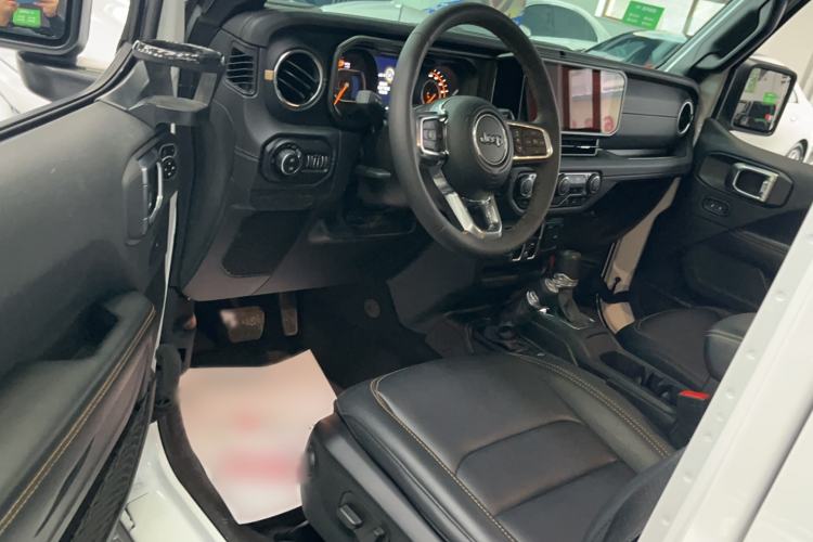 Used Jeep Wrangler 2024 2.0T Sahara Four-Door Edition Interior 2