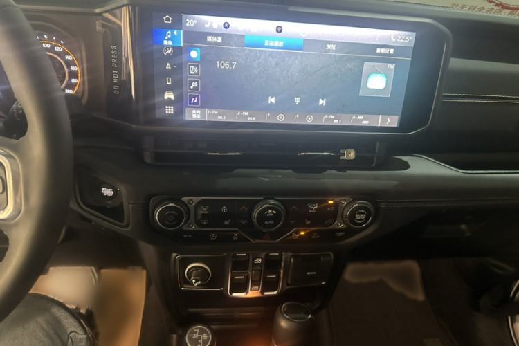 Used Jeep Wrangler 2024 2.0T Sahara Four-Door Edition Interior 2