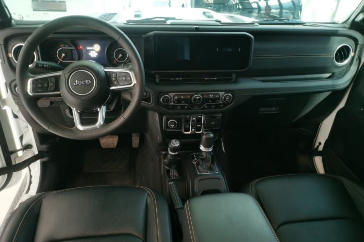 Used Jeep Wrangler 2024 2.0T Sahara Four-Door Edition Interior 2
