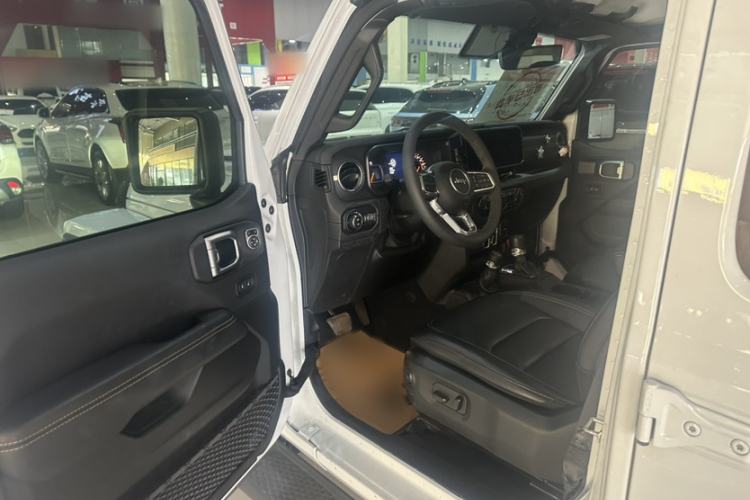 Used Jeep Wrangler 2024 2.0T Sahara Four-Door Edition Interior 3