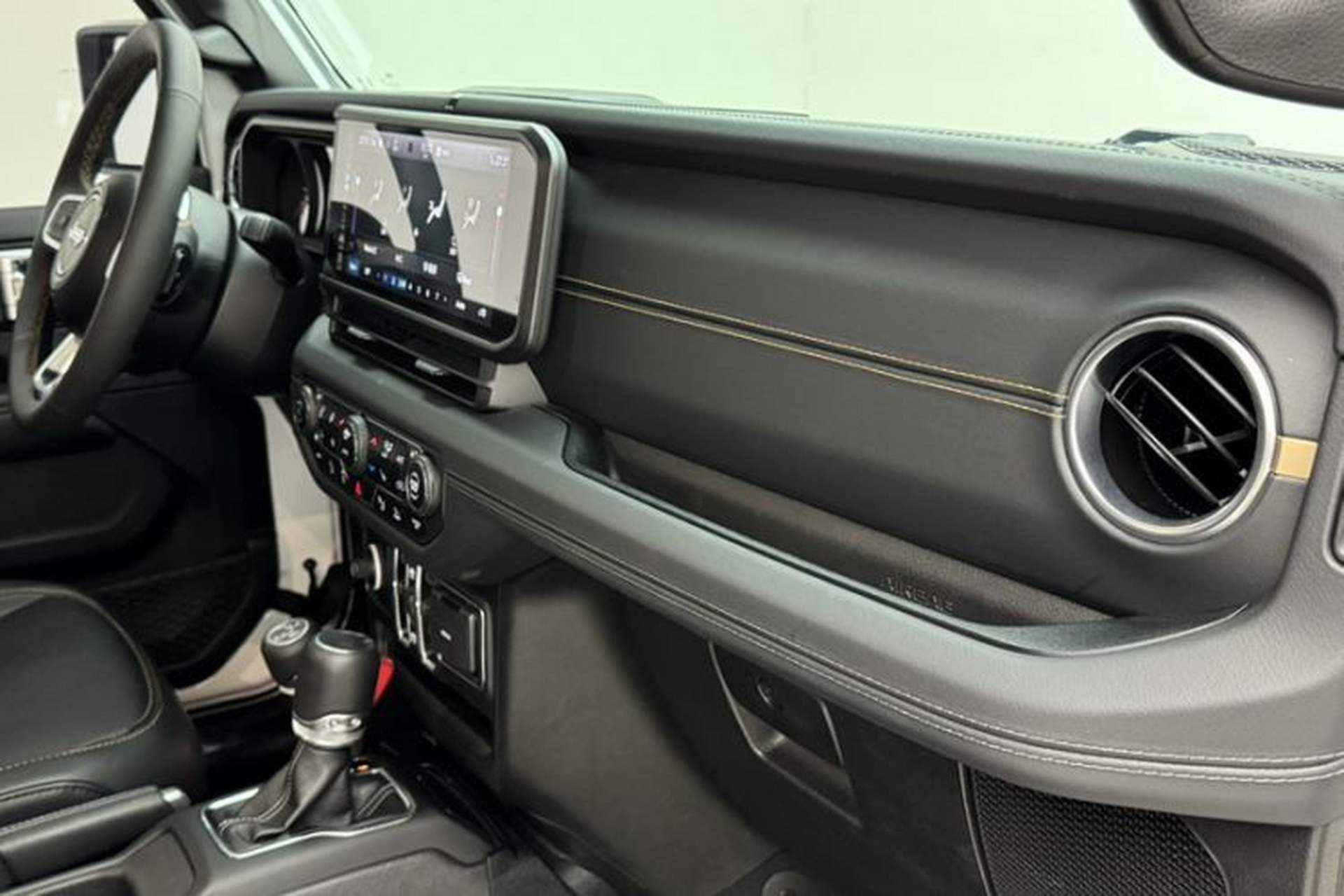 Used Jeep Wrangler 2024 2.0T Sahara Four-Door Edition Interior 3