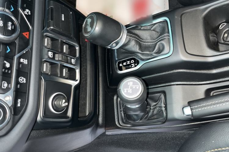 Used Jeep Wrangler 2024 2.0T Sahara Four-Door Edition Interior 4