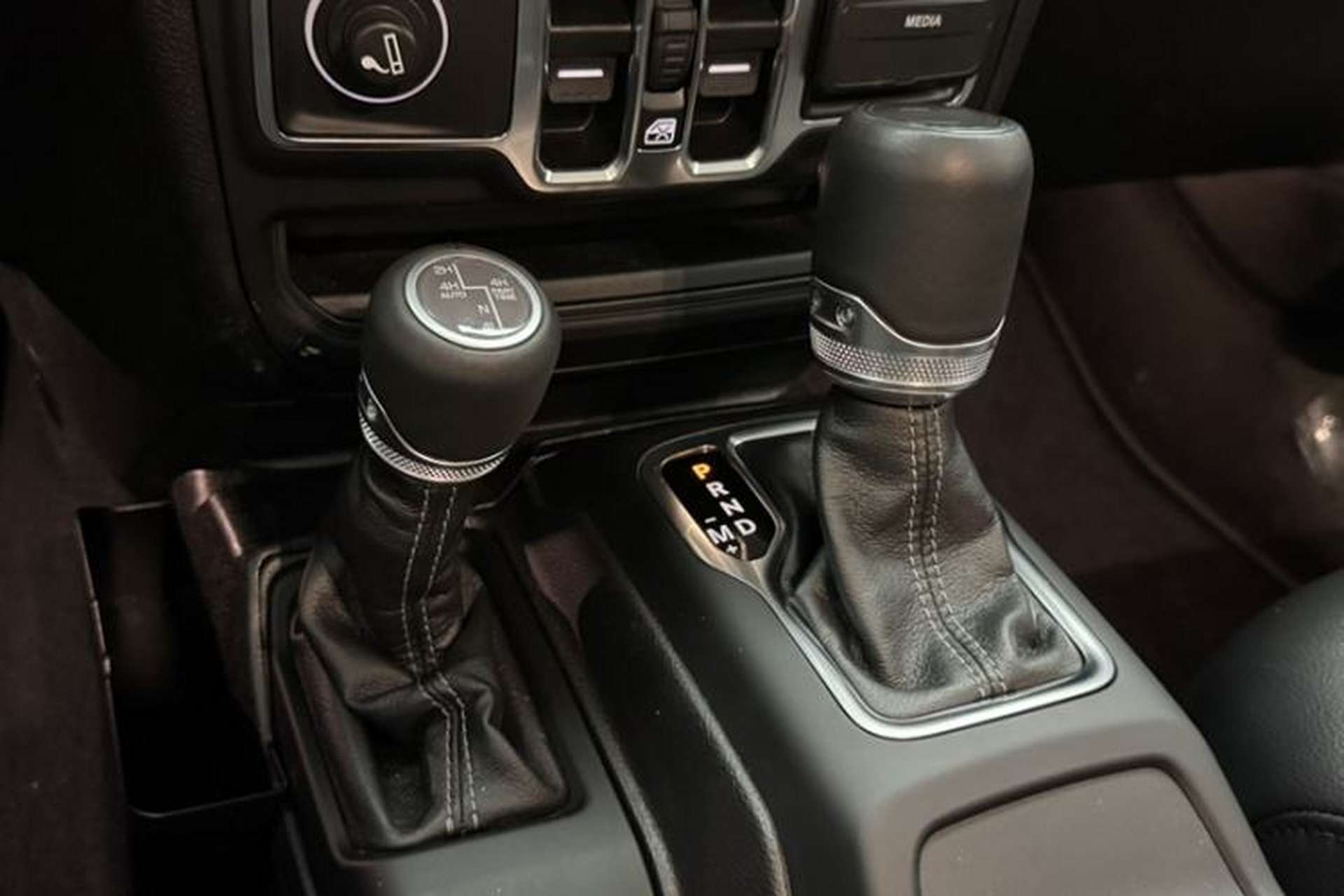 Used Jeep Wrangler 2024 2.0T Sahara Four-Door Edition Interior 4