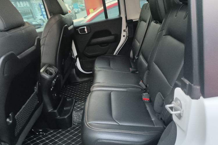 Used Jeep Wrangler 2024 2.0T Sahara Four-Door Edition Interior 4