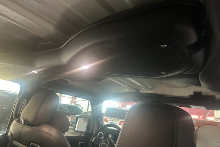 Used Jeep Wrangler 2024 2.0T Sahara Four-Door Edition Interior 5
