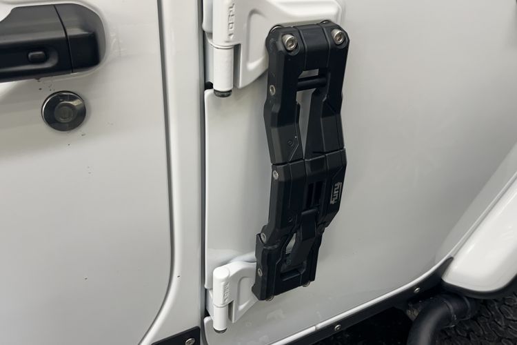 Used Jeep Wrangler 2024 2.0T Sahara Four-Door Edition Interior 7