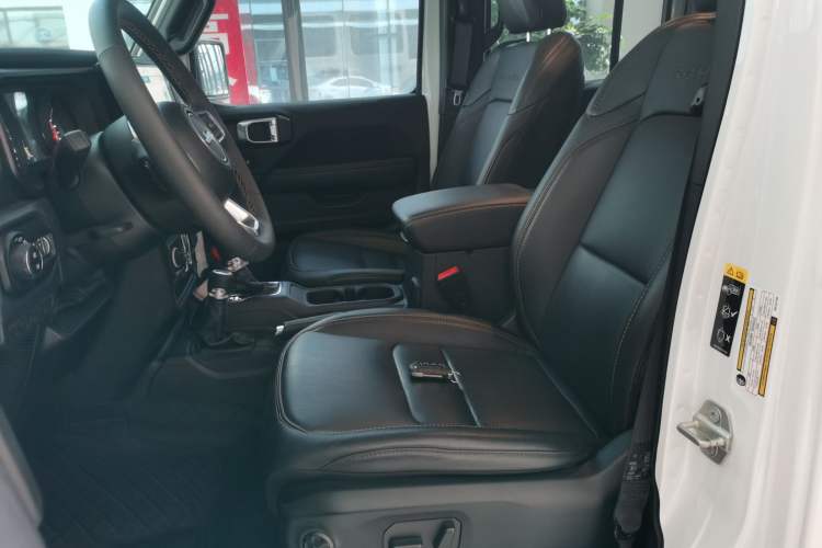 Used Jeep Wrangler 2024 2.0T Sahara Four-Door Edition Left Front Seat