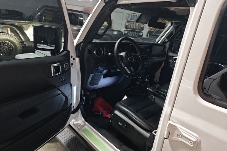 Used Jeep Wrangler 2024 2.0T Sahara Four-Door Edition Left Front Seat