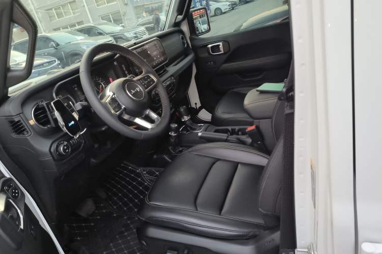 Used Jeep Wrangler 2024 2.0T Sahara Four-Door Edition Left Front Seat