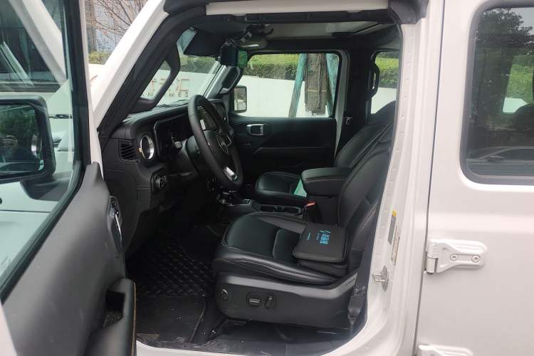 Used Jeep Wrangler 2024 2.0T Sahara Four-Door Edition Left Front Seat