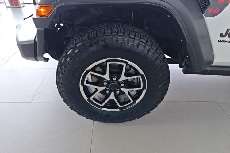 Used Jeep Wrangler 2024 2.0T Robin Hood Four-Door Edition Left Front Wheel Hub