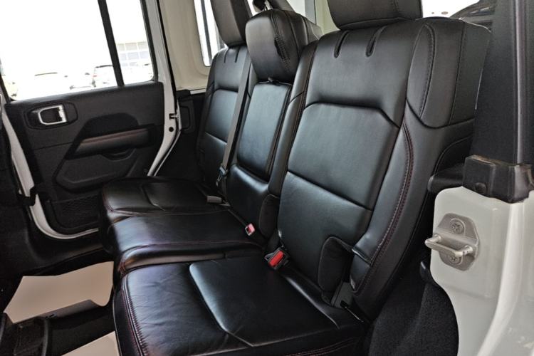 Used Jeep Wrangler 2024 2.0T Robin Hood Four-Door Edition Left Rear Seat