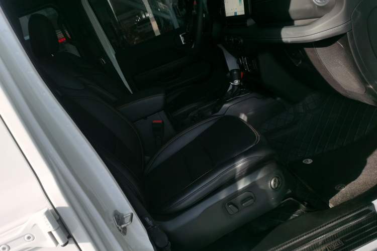 Used Jeep Wrangler 2024 2.0T Sahara Four-Door Edition Right Front Seat