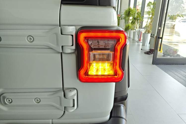 Used Jeep Wrangler 2024 2.0T Robin Hood Four-Door Edition Right Rear Taillight