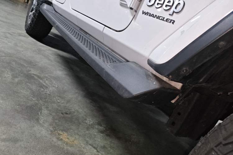 Used Jeep Wrangler 2024 2.0T Sahara Four-Door Edition Right Side Sill