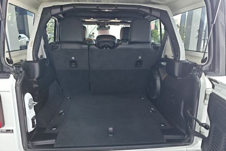 Used Jeep Wrangler 2024 2.0T Robin Hood Four-Door Edition Trunk