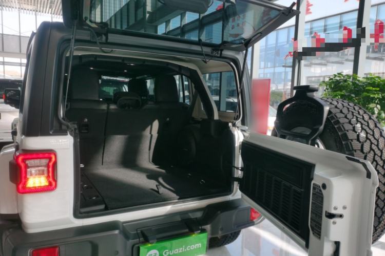 Used Jeep Wrangler 2024 2.0T Sahara Four-Door Edition Trunk