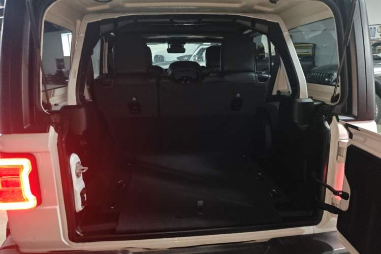 Used Jeep Wrangler 2024 2.0T Sahara Four-Door Edition Trunk