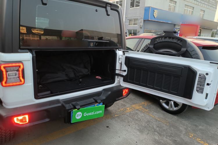 Used Jeep Wrangler 2024 2.0T Sahara Four-Door Edition Trunk