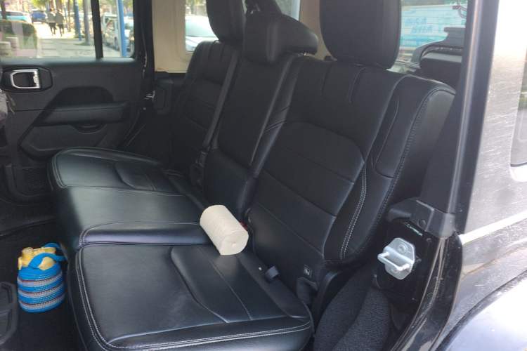 Used Jeep Wrangler New Energy 2021 Four-Door 2.0T 4xe Sahara Left Rear Seat