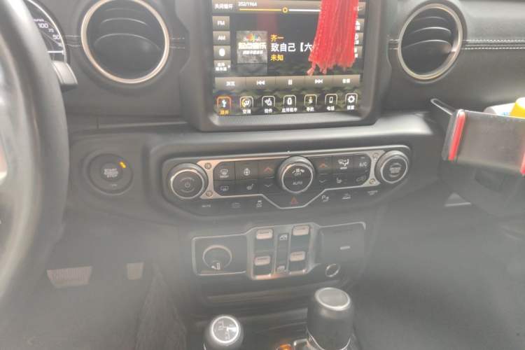Used Jeep Wrangler New Energy 2021 Four-Door 2.0T 4xe Sahara Audio And AC Panel