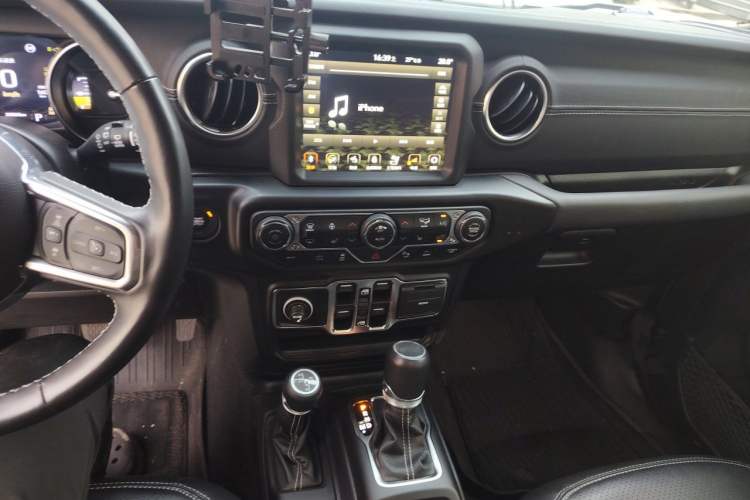 Used Jeep Wrangler New Energy 2021 Four-Door 2.0T 4xe Sahara First Edition Audio And AC Panel