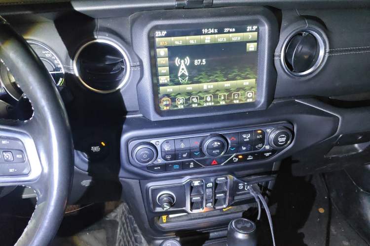 Used Jeep Wrangler New Energy 2021 Four-Door 2.0T 4xe Sahara Audio And AC Panel