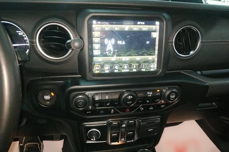 Used Jeep Wrangler New Energy 2021 Four-Door 2.0T 4xe Sahara Audio And AC Panel