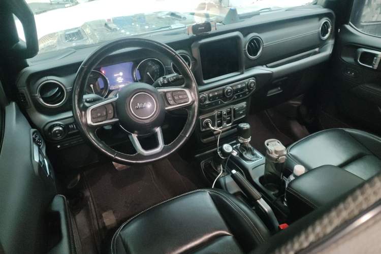 Used Jeep Wrangler New Energy 2021 Four-Door 2.0T 4xe Sahara First Edition Center Console