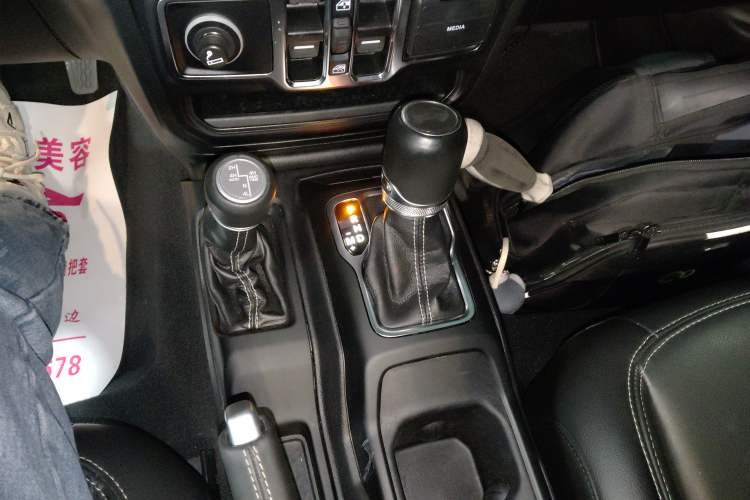 Used Jeep Wrangler New Energy 2021 Four-Door 2.0T 4xe Sahara Gear Lever