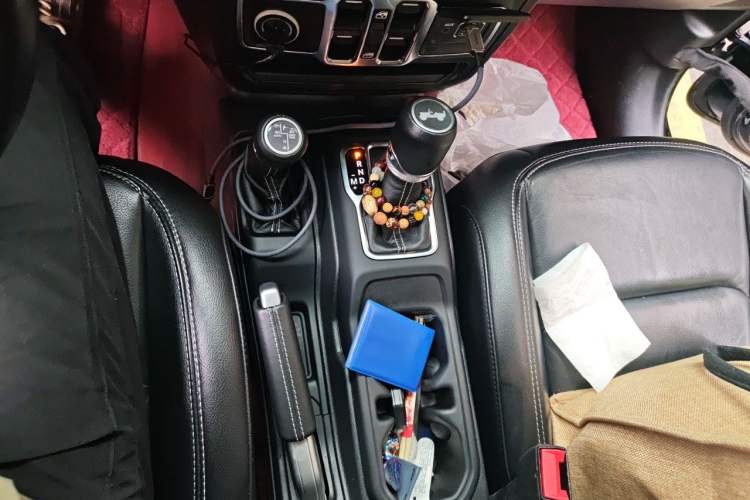 Used Jeep Wrangler New Energy 2021 Four-Door 2.0T 4xe Sahara First Edition Gear Lever