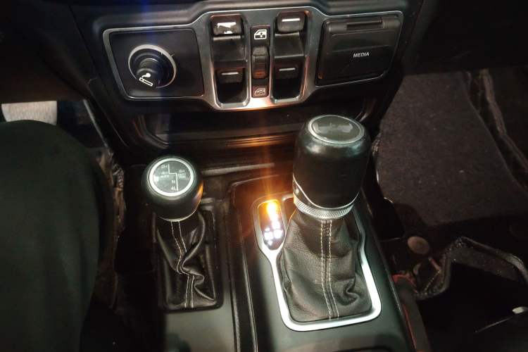 Used Jeep Wrangler New Energy 2021 Four-Door 2.0T 4xe Sahara First Edition Gear Lever