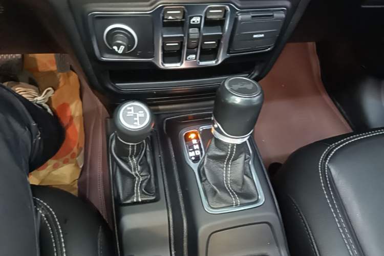 Used Jeep Wrangler New Energy 2021 Four-Door 2.0T 4xe Sahara First Edition Gear Lever