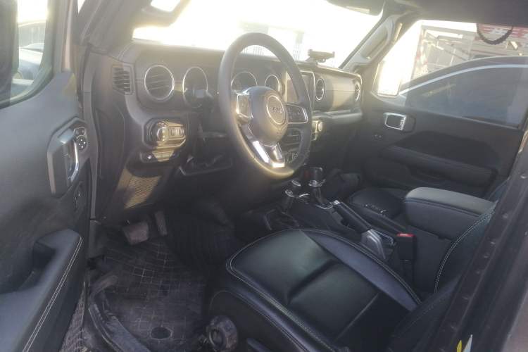 Used Jeep Wrangler New Energy 2021 Four-Door 2.0T 4xe Sahara Interior 3