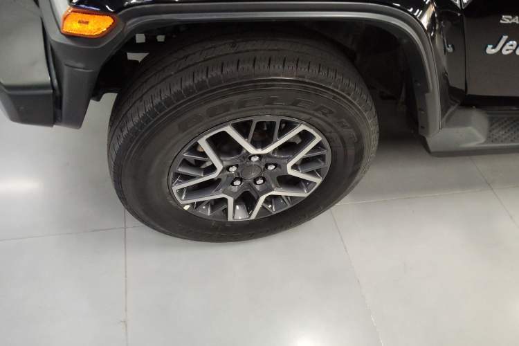 Used Jeep Wrangler New Energy 2021 Four-Door 2.0T 4xe Sahara Left Front Wheel Hub