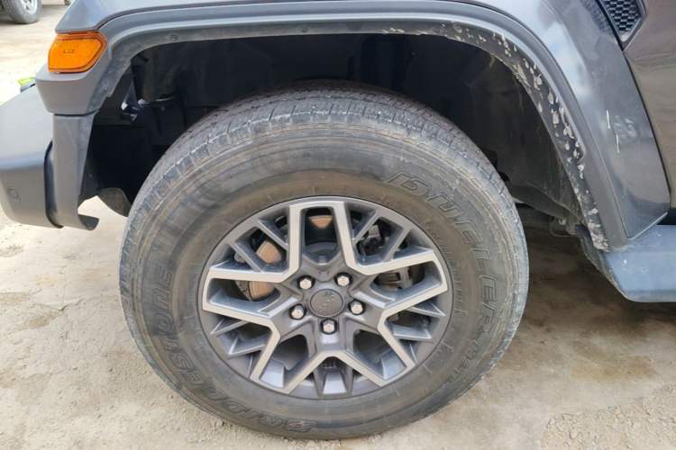 Used Jeep Wrangler New Energy 2021 Four-Door 2.0T 4xe Sahara Left Front Wheel Hub