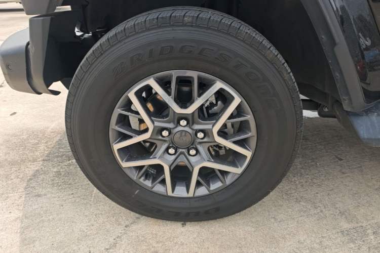 Used Jeep Wrangler New Energy 2021 Four-Door 2.0T 4xe Sahara Left Front Wheel Hub