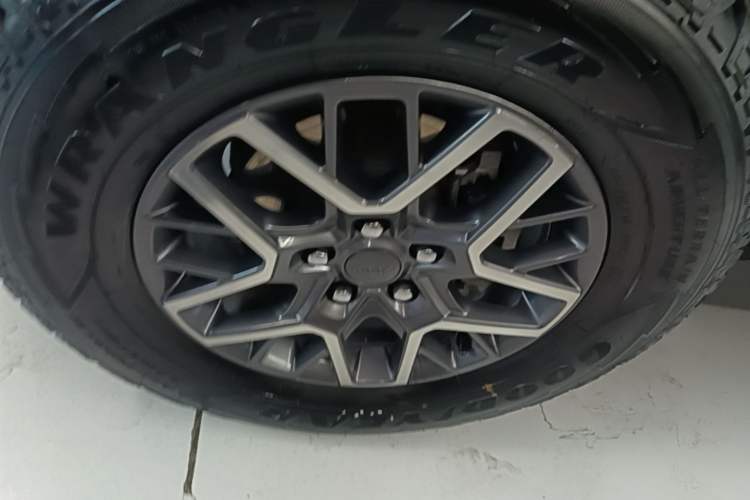 Used Jeep Wrangler New Energy 2021 Four-Door 2.0T 4xe Sahara First Edition Left Front Wheel Hub