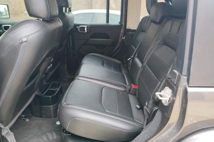 Used Jeep Wrangler New Energy 2021 Four-Door 2.0T 4xe Sahara Left Rear Seat